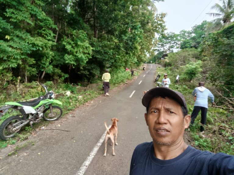Gotong Royong Jalan Lejja