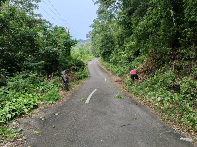 Gotong Royong Jalan Lejja