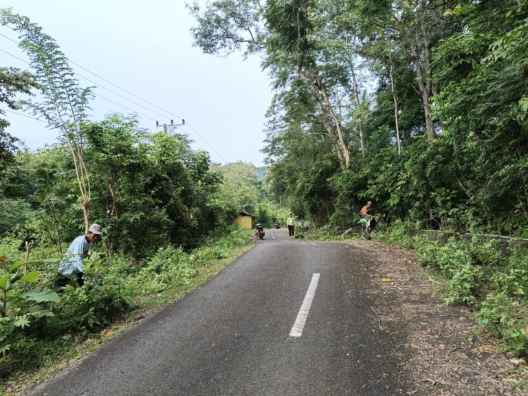 Gotong Royong Jalan Lejja